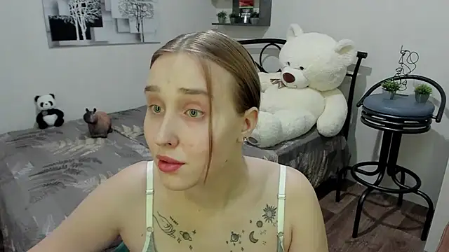 Snapshot of LinaTruly chatting on 03-17-25, 09:24 LinaTruly online show from 03-17-25, 09:24