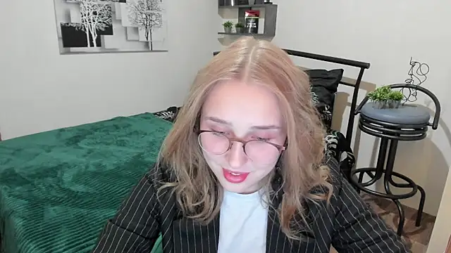 Snapshot of LinaTruly chatting on 01-24-25, 08:53 LinaTruly online show from 01-24-25, 08:53