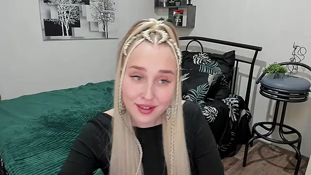 Snapshot of LinaTruly chatting on 02-15-25, 11:58 LinaTruly online show from 02-15-25, 11:58