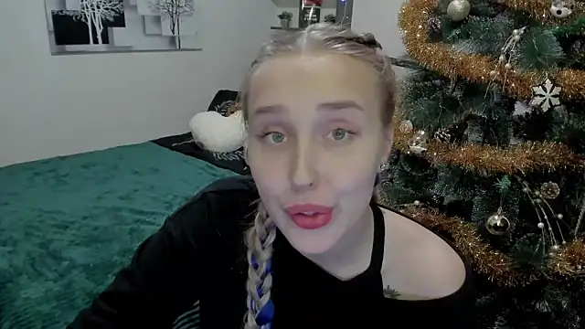 Snapshot of LinaTruly chatting on 12-15-24, 02:19 LinaTruly online show from 12-15-24, 02:19