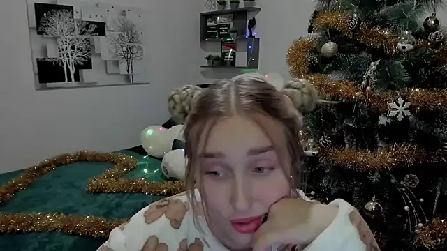 Snapshot of LinaTruly chatting on 12-18-24, 07:19 LinaTruly online show from 12-18-24, 07:19