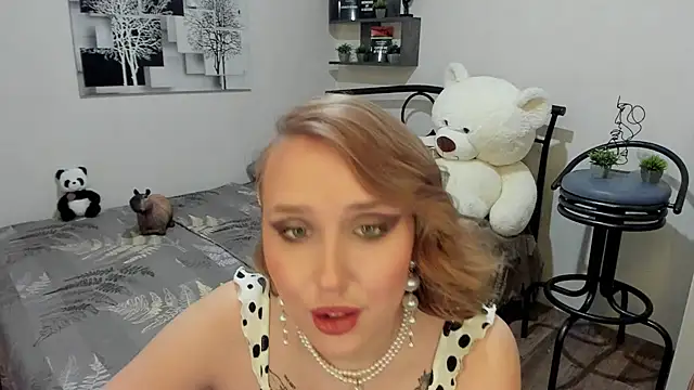 Snapshot of LinaTruly chatting on 03-20-25, 12:19 LinaTruly online show from 03-20-25, 12:19