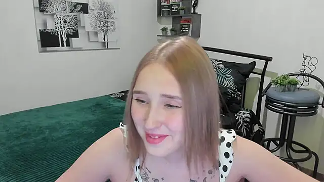 Snapshot of LinaTruly chatting on 01-16-25, 08:25 LinaTruly online show from 01-16-25, 08:25