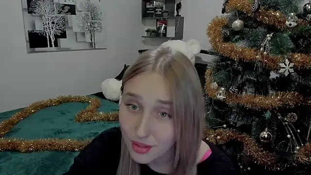 Snapshot of LinaTruly chatting on 12-16-24, 07:21 LinaTruly online show from 12-16-24, 07:21