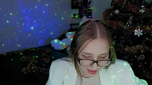 Snapshot of LinaTruly chatting on 12-30-24, 11:28 LinaTruly online show from 12-30-24, 11:28