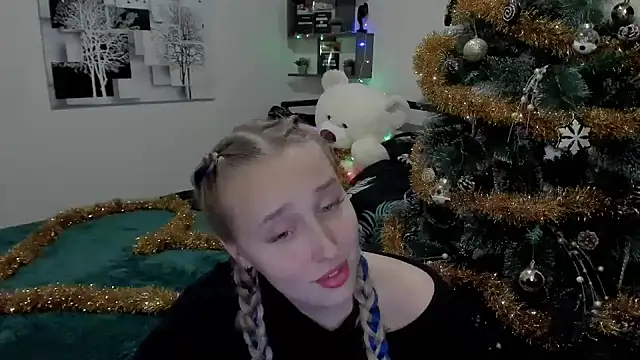 Snapshot of LinaTruly chatting on 12-14-24, 11:12 LinaTruly online show from 12-14-24, 11:12
