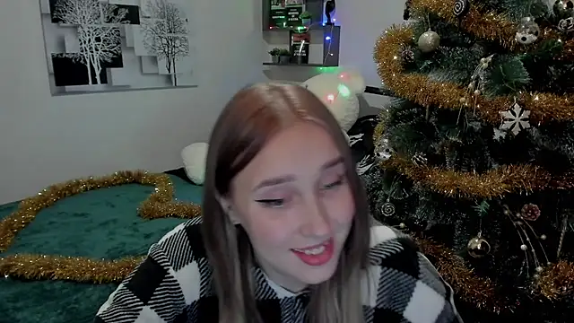 Snapshot of LinaTruly chatting on 12-20-24, 11:05 LinaTruly online show from 12-20-24, 11:05