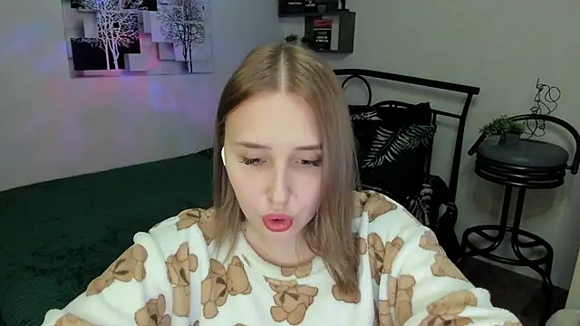 Snapshot of LinaTruly chatting on 02-27-25, 11:37 LinaTruly online show from 02-27-25, 11:37