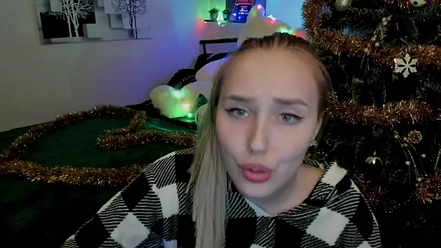 Snapshot of LinaTruly chatting on 12-24-24, 02:10 LinaTruly online show from 12-24-24, 02:10