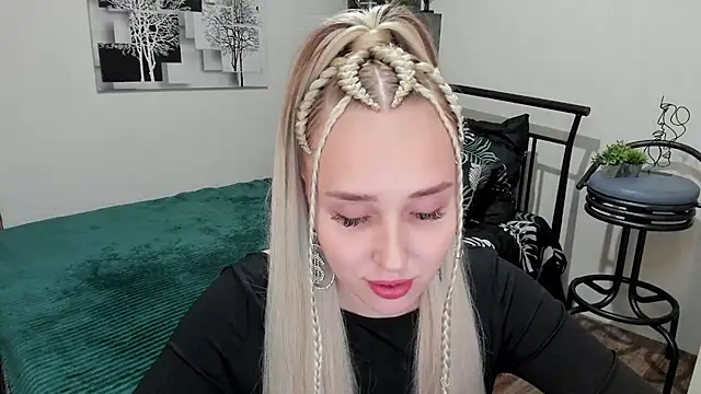 Snapshot of LinaTruly chatting on 02-15-25, 08:56 LinaTruly online show from 02-15-25, 08:56