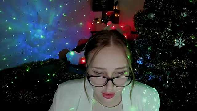 Snapshot of LinaTruly chatting on 12-30-24, 08:25 LinaTruly online show from 12-30-24, 08:25