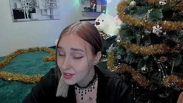 Snapshot of LinaTruly chatting on 12-21-24, 11:24 LinaTruly online show from 12-21-24, 11:24