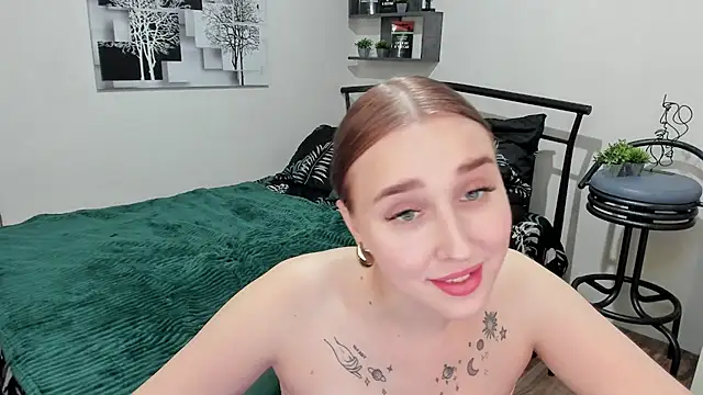 Snapshot of LinaTruly chatting on 02-12-25, 12:48 LinaTruly online show from 02-12-25, 12:48