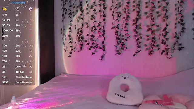 Snapshot of Lessy_Lasska chatting on 02-14-26, 04:23 Lessy Lasska online show from 02-14-26, 04:23