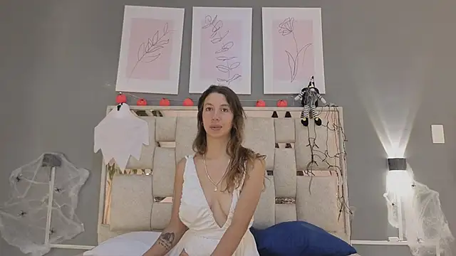 jolie lov online show from 10-29-25, 01:21