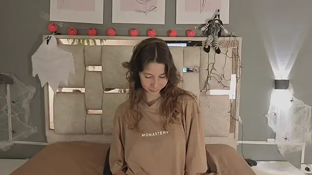 jolie lov online show from 10-24-25, 01:21