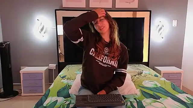 jolie lov online show from 02-25-26, 01:22