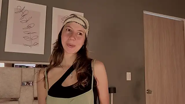 jolie lov online show from 11-19-25, 01:33