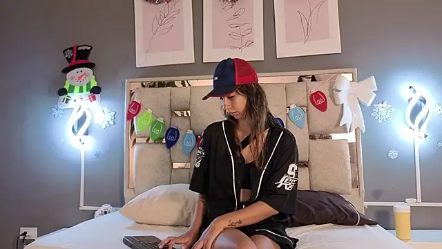 jolie lov online show from 12-17-25, 01:16