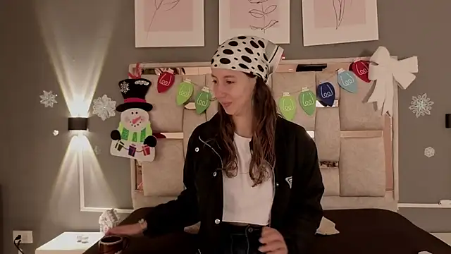 jolie lov online show from 11-22-25, 01:10