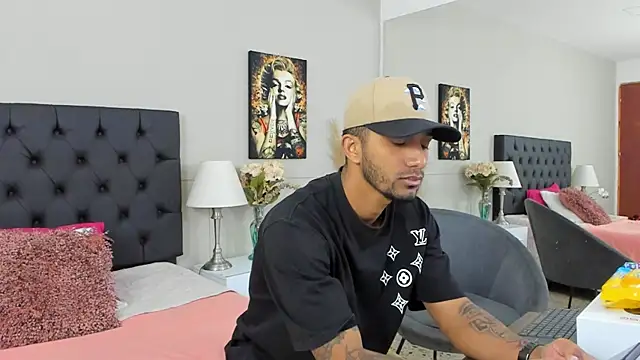 Snapshot of Robin_Rief chatting on 03-06-25, 03:24 Robin Rief online show from 03-06-25, 03:24