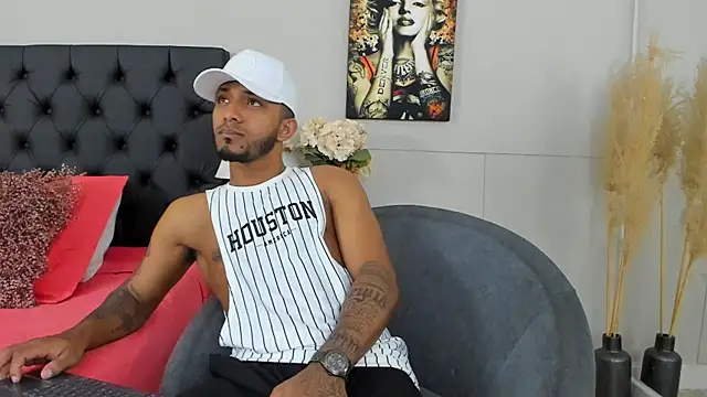 Snapshot of Robin_Rief chatting on 03-20-25, 03:23 Robin Rief online show from 03-20-25, 03:23