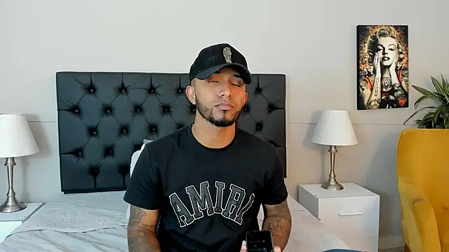 Snapshot of Robin_Rief chatting on 10-08-25, 03:41 Robin Rief online show from 10-08-25, 03:41