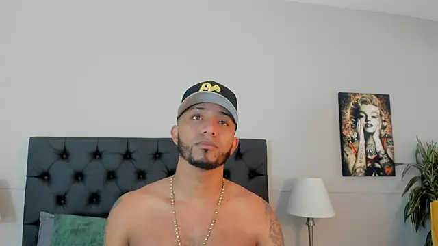 Snapshot of Robin_Rief chatting on 10-19-25, 03:20 Robin Rief online show from 10-19-25, 03:20