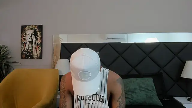 Snapshot of Robin_Rief chatting on 11-08-25, 03:32 Robin Rief online show from 11-08-25, 03:32