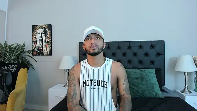 Snapshot of Robin_Rief chatting on 10-16-25, 03:59 Robin Rief online show from 10-16-25, 03:59