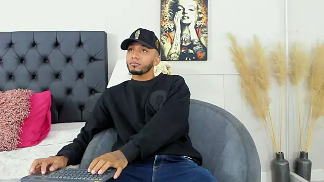 Snapshot of Robin_Rief chatting on 03-15-25, 03:29 Robin Rief online show from 03-15-25, 03:29