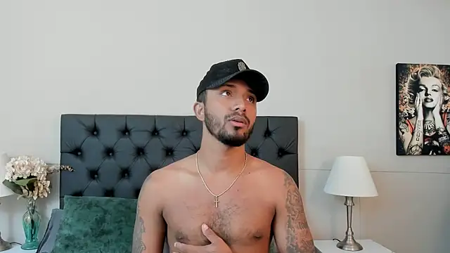 Snapshot of Robin_Rief chatting on 09-24-25, 04:30 Robin Rief online show from 09-24-25, 04:30