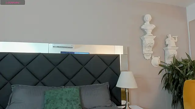 Robin Rief online show from 11-23-25, 04:00