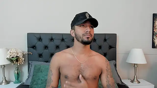 Snapshot of Robin_Rief chatting on 09-23-25, 03:57 Robin Rief online show from 09-23-25, 03:57