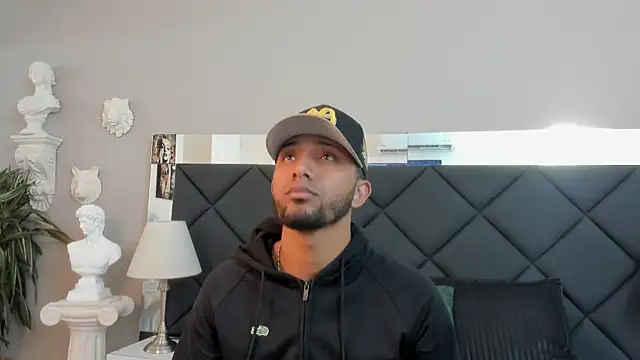 Robin Rief online show from 11-26-25, 03:17