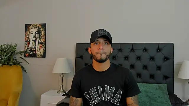 Snapshot of Robin_Rief chatting on 10-13-25, 03:41 Robin Rief online show from 10-13-25, 03:41