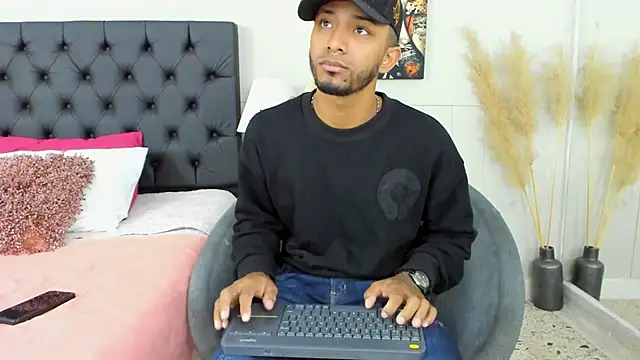 Snapshot of Robin_Rief chatting on 03-11-25, 03:36 Robin Rief online show from 03-11-25, 03:36