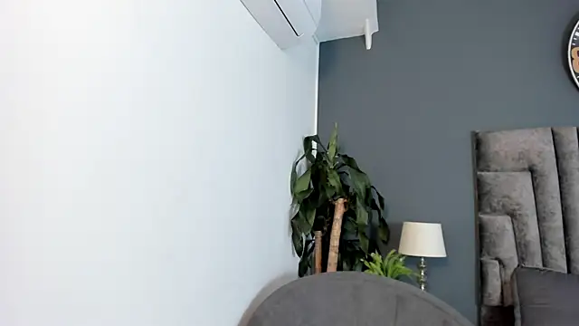 Robin Rief online show from 12-05-25, 03:49