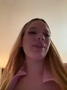Snapshot of NicoleCut chatting on 03-02-25, 12:20 NicoleCut online show from 03-02-25, 12:20