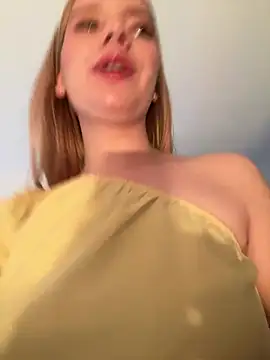 Snapshot of NicoleCut chatting on 03-17-25, 12:04 NicoleCut online show from 03-17-25, 12:04