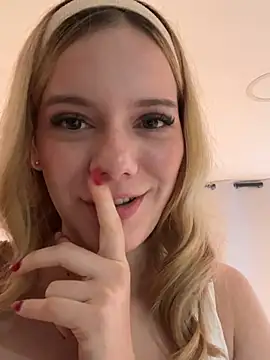 Snapshot of NicoleCut chatting on 03-07-25, 10:56 NicoleCut online show from 03-07-25, 10:56