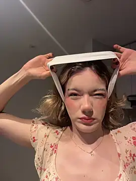 NicoleCut online show from 04-08-26, 10:50