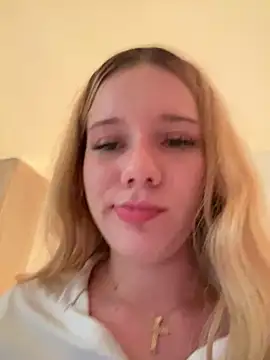 Snapshot of NicoleCut chatting on 02-25-25, 10:48 NicoleCut online show from 02-25-25, 10:48