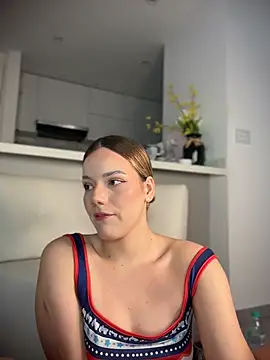 Snapshot of NicoleCut chatting on 05-31-26, 09:37 NicoleCut online show from 05-31-26, 09:37
