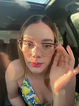 Snapshot of NicoleCut chatting on 04-29-26, 10:05 NicoleCut online show from 04-29-26, 10:05
