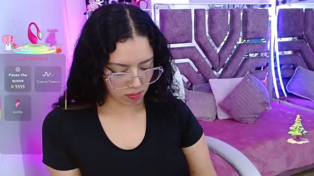 Aurora Brownn online show from 12-23-25, 04:34