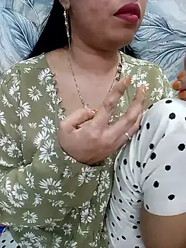 Snapshot of Haniya-143 chatting on 02-17-26, 10:07 Haniya-143 online show from 02-17-26, 10:07