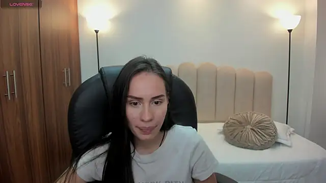 Snapshot of kiim_sweett chatting on 10-08-25, 06:19 kiim sweett online show from 10-08-25, 06:19
