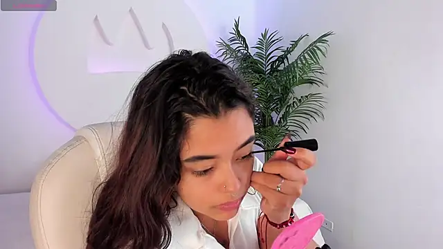 Ariana Pierce online show from 10-25-25, 12:28