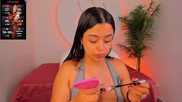 Ariana Pierce online show from 12-15-25, 12:33